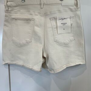 Women's Cream Shorts